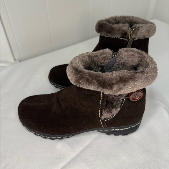 Khombu Shoes - Brown women’s ankle boots